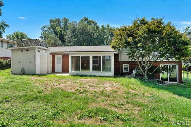 37 Briarwood Drive, Belleville, IL 62223