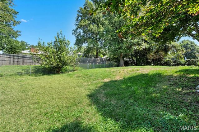 37 Briarwood Drive, Belleville, IL 62223