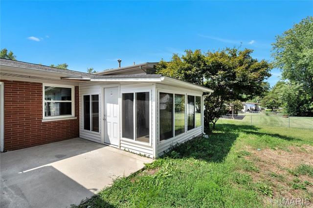 37 Briarwood Drive, Belleville, IL 62223