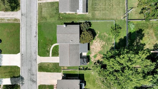 37 Briarwood Drive, Belleville, IL 62223