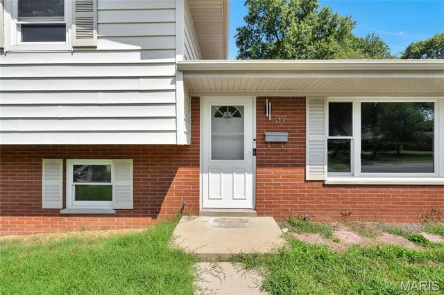37 Briarwood Drive, Belleville, IL 62223