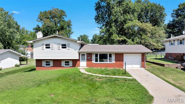 37 Briarwood Drive, Belleville, IL 62223