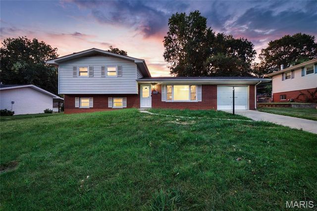 37 Briarwood Drive, Belleville, IL 62223