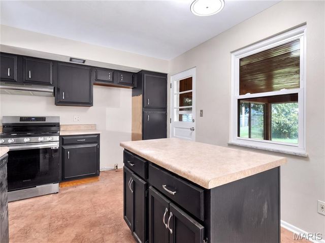 37 Briarwood Drive, Belleville, IL 62223
