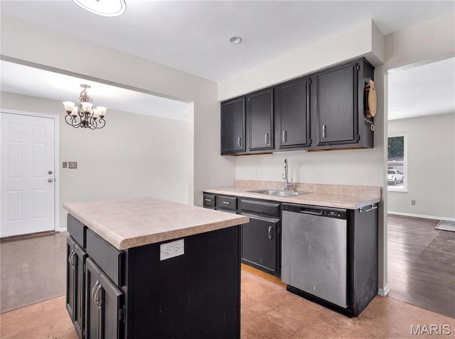37 Briarwood Drive, Belleville, IL 62223