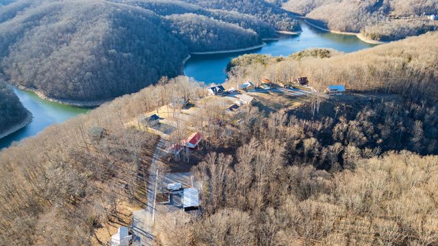 340 Oak Dr, Smithville, TN 37166