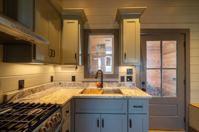 340 Oak Dr, Smithville, TN 37166