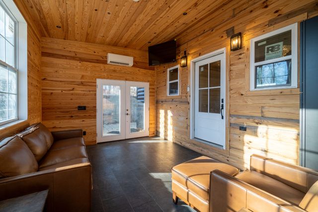 340 Oak Dr, Smithville, TN 37166