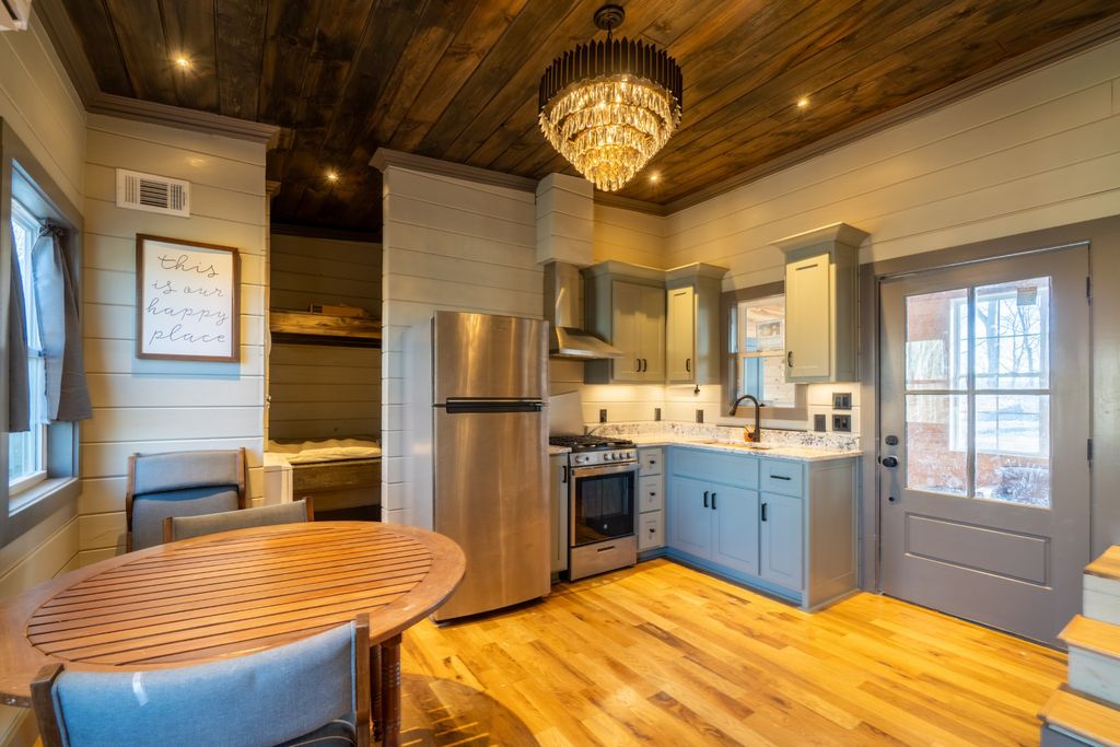 340 Oak Dr, Smithville, TN 37166