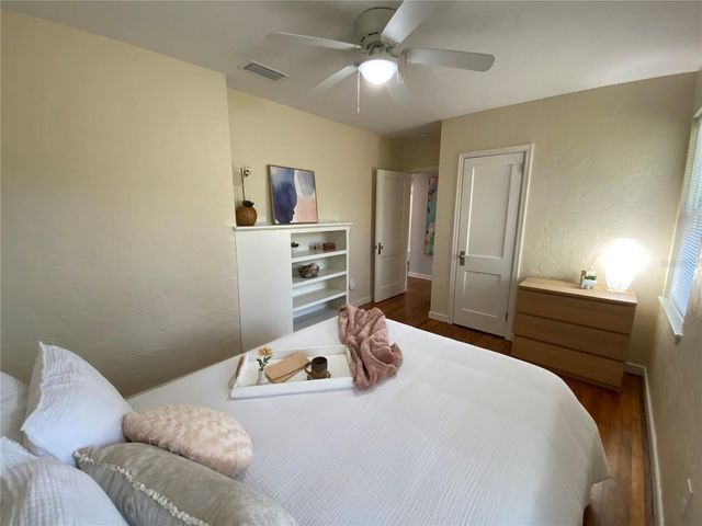 2034 NW 7TH LANE, Gainesville, FL 32603