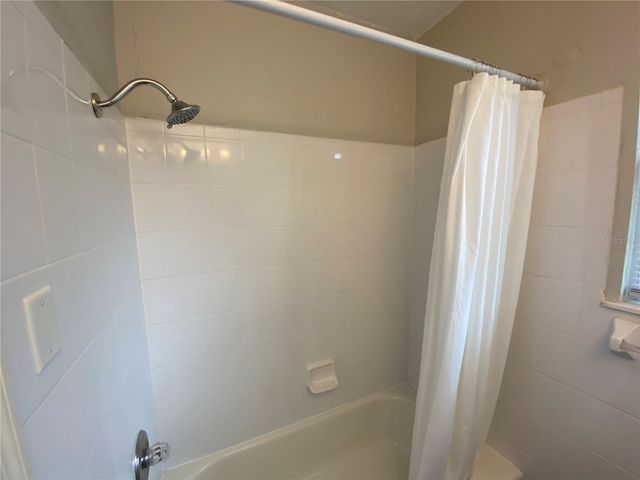 2034 NW 7TH LANE, Gainesville, FL 32603