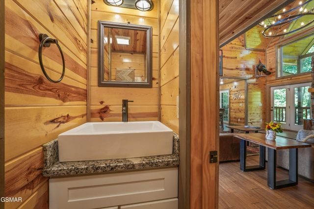 1041 Vista Drive, Gatlinburg, TN 37738