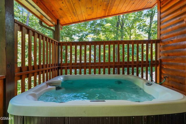 1041 Vista Drive, Gatlinburg, TN 37738