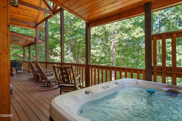 1041 Vista Drive, Gatlinburg, TN 37738
