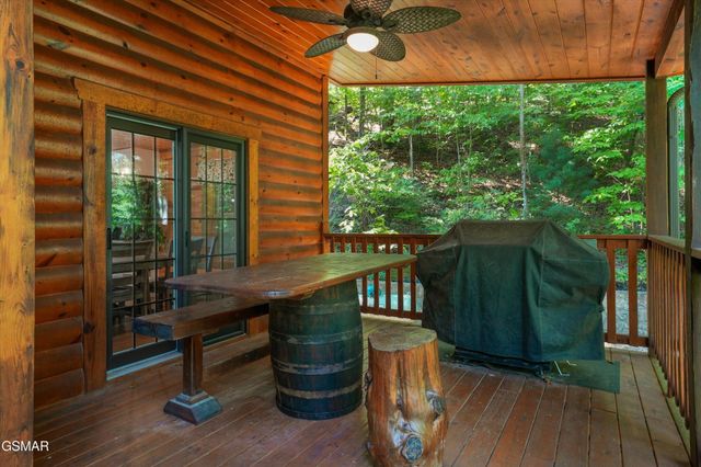 1041 Vista Drive, Gatlinburg, TN 37738