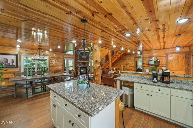 1041 Vista Drive, Gatlinburg, TN 37738