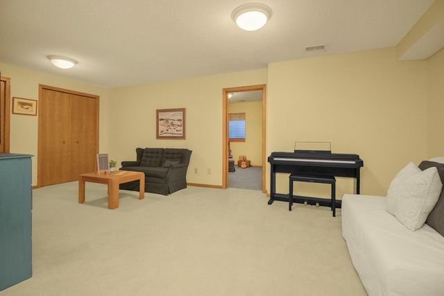 8944 Saint Croix Road, Woodbury, MN 55125