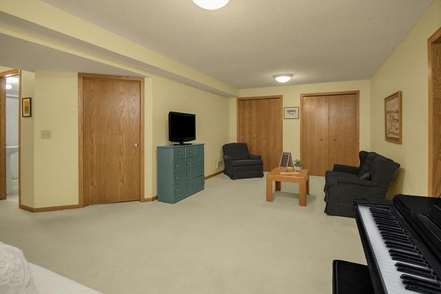 8944 Saint Croix Road, Woodbury, MN 55125