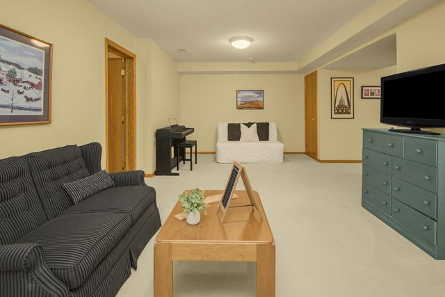 8944 Saint Croix Road, Woodbury, MN 55125