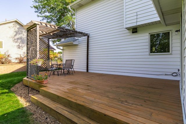 8944 Saint Croix Road, Woodbury, MN 55125