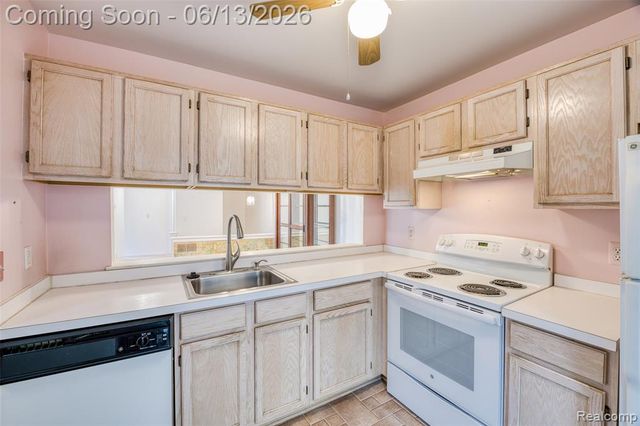 44750 Bayview Drive 37, Novi, MI 48377