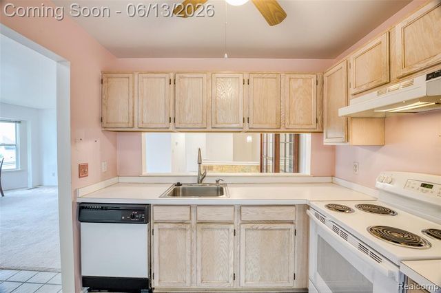 44750 Bayview Drive 37, Novi, MI 48377