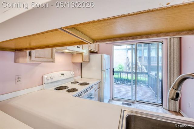 44750 Bayview Drive 37, Novi, MI 48377