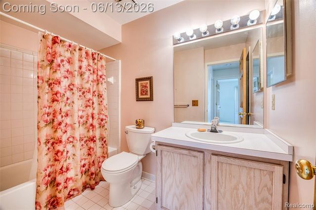 44750 Bayview Drive 37, Novi, MI 48377
