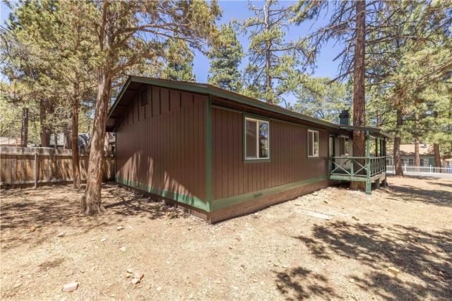 448 Victoria Lane, Sugarloaf, CA 92386