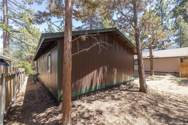 448 Victoria Lane, Sugarloaf, CA 92386