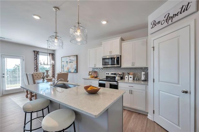 156 Millers Lane, Calhoun, GA 30701