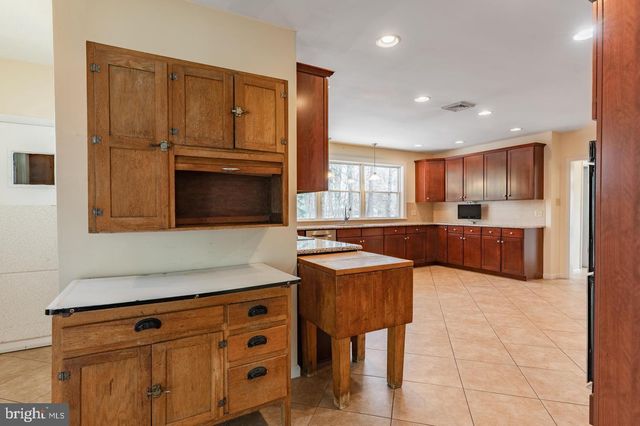 1211 E BUTLER PIKE, Ambler, PA 19002