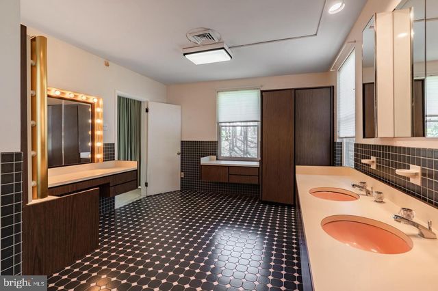 1211 E BUTLER PIKE, Ambler, PA 19002