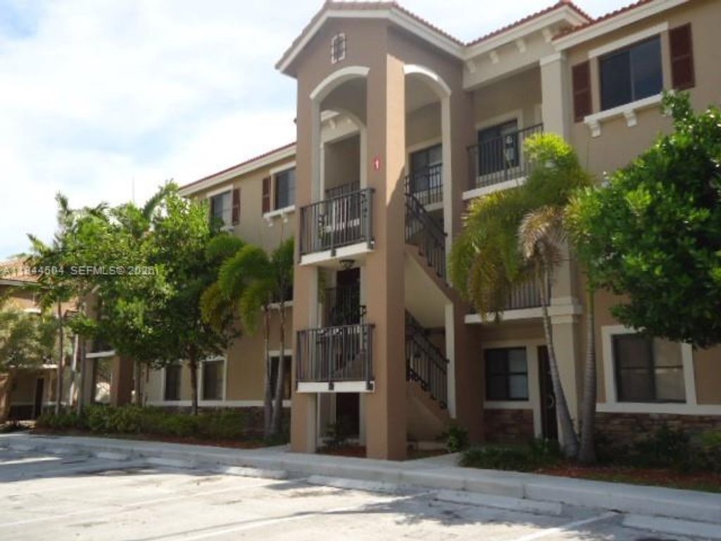 22621 SW 88th Pl 304-8, Cutler Bay, FL 33190