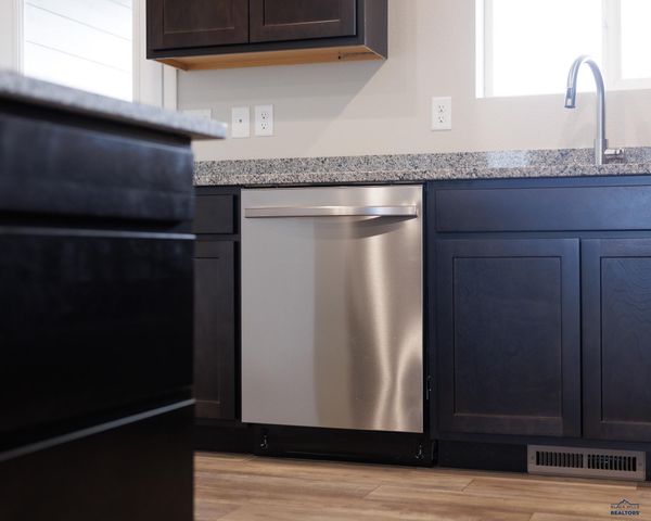 288 N VALLEY DR, Rapid City, SD 57703