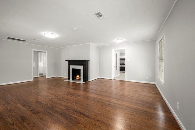 6438 Pinehurst, Houston, TX 77023