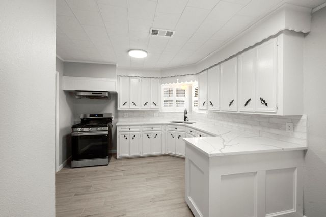 6438 Pinehurst, Houston, TX 77023