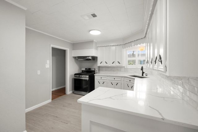 6438 Pinehurst, Houston, TX 77023