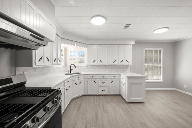 6438 Pinehurst, Houston, TX 77023