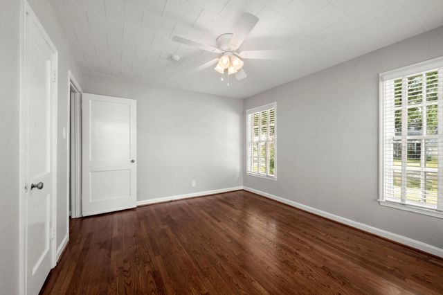 6438 Pinehurst, Houston, TX 77023