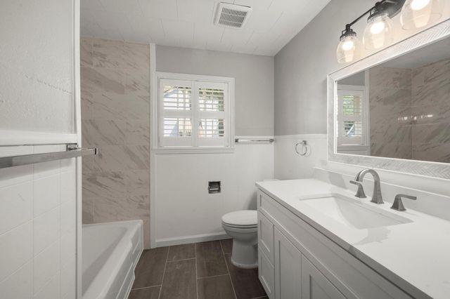 6438 Pinehurst, Houston, TX 77023