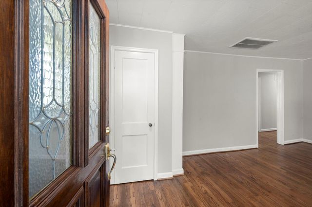 6438 Pinehurst, Houston, TX 77023