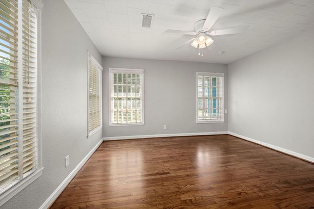 6438 Pinehurst, Houston, TX 77023