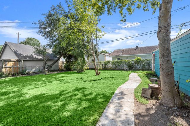 6438 Pinehurst, Houston, TX 77023