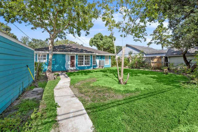6438 Pinehurst, Houston, TX 77023