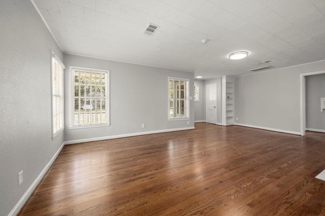 6438 Pinehurst, Houston, TX 77023