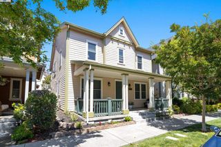 2105 Drake Ln, Hercules, CA 94547
