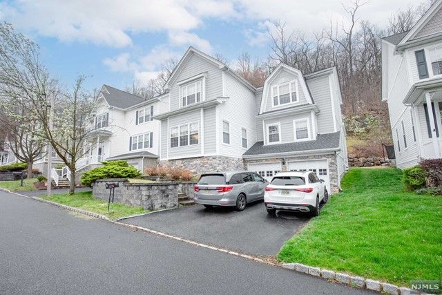 7 Skytop Ridge, Oakland, NJ 07436