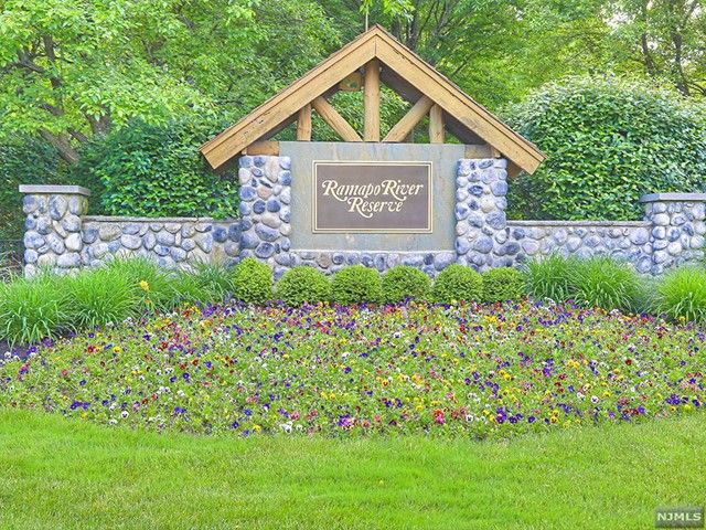 7 Skytop Ridge, Oakland, NJ 07436
