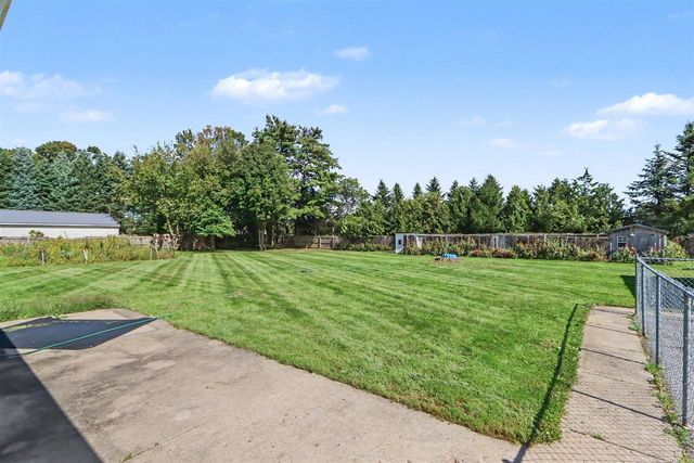 7806 N 40th Street, Augusta, MI 49012